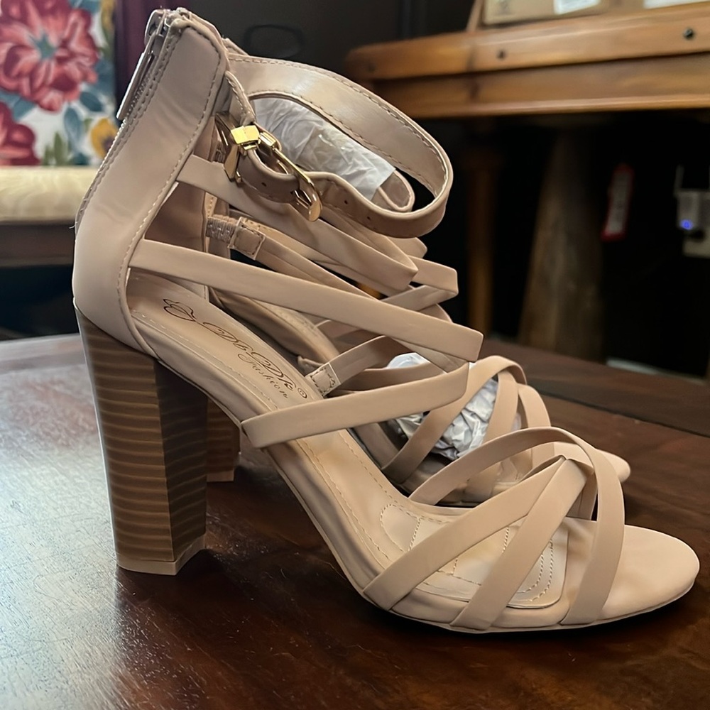 Nude 3" Sandle Heels size 7.5